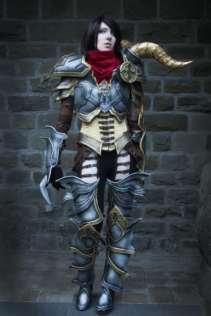 Demon hunter cosplay